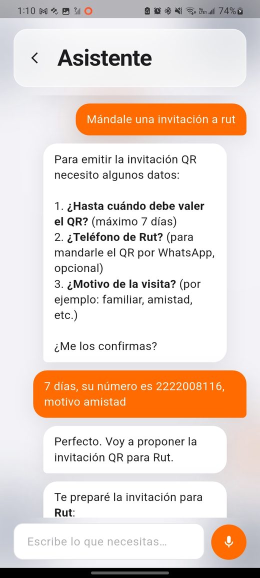 Conversación con el asistente pidiendo los datos que faltan para la invitación